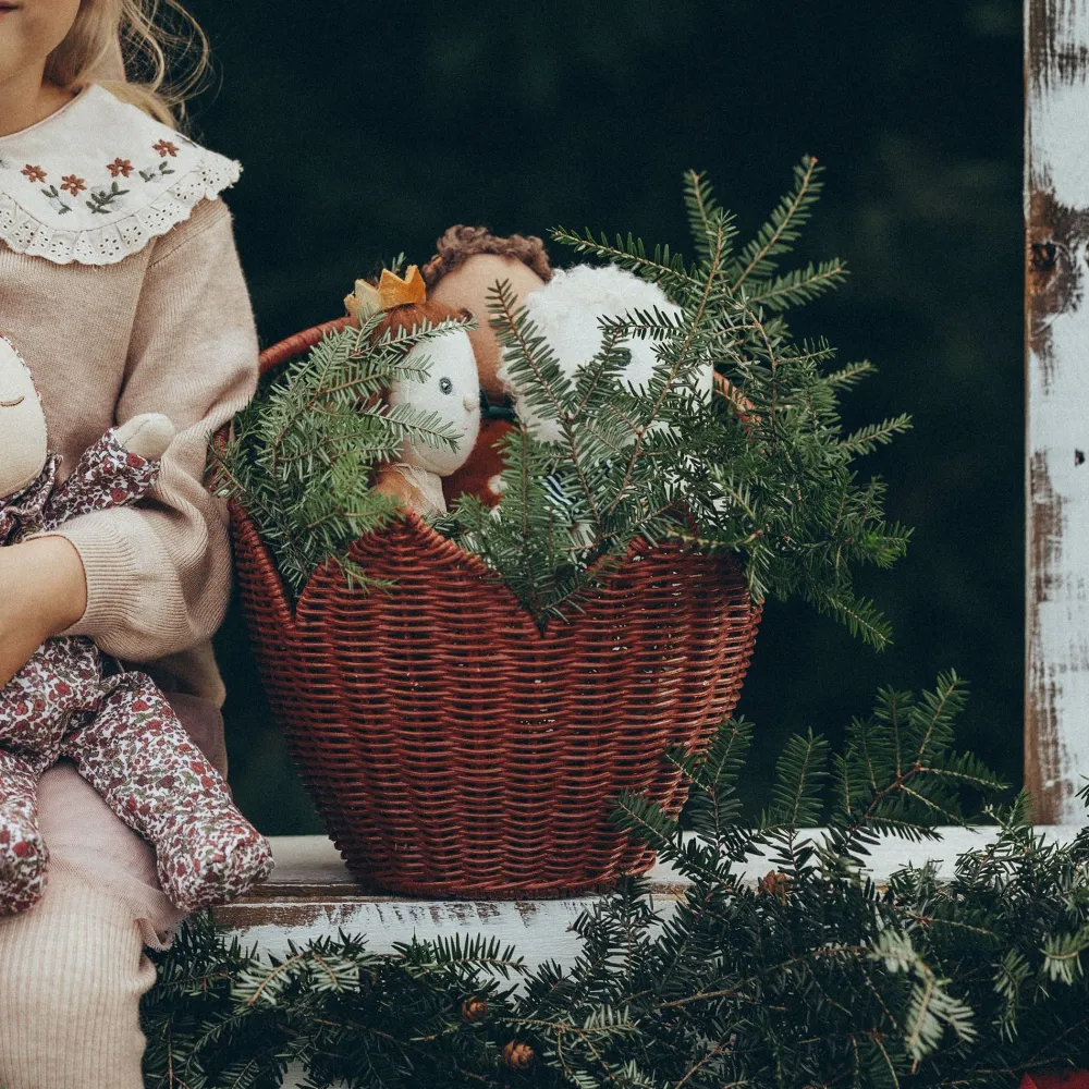 Olli Ella Outdoor Play|To Carry|Rattan Poinsettia Carry Basket - Red